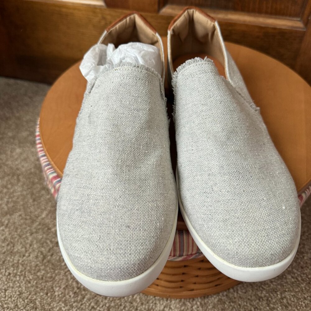 Yellow Box Osaya Light Gray Frayed Slip-On Sneaker Size 9.5M